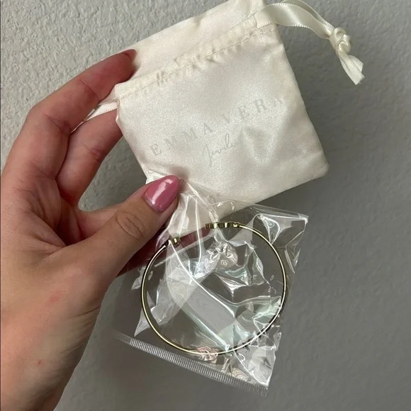 NWT Emma Vera Silver Clover Cuff Bangle Bracelet - Picture 5 of 5